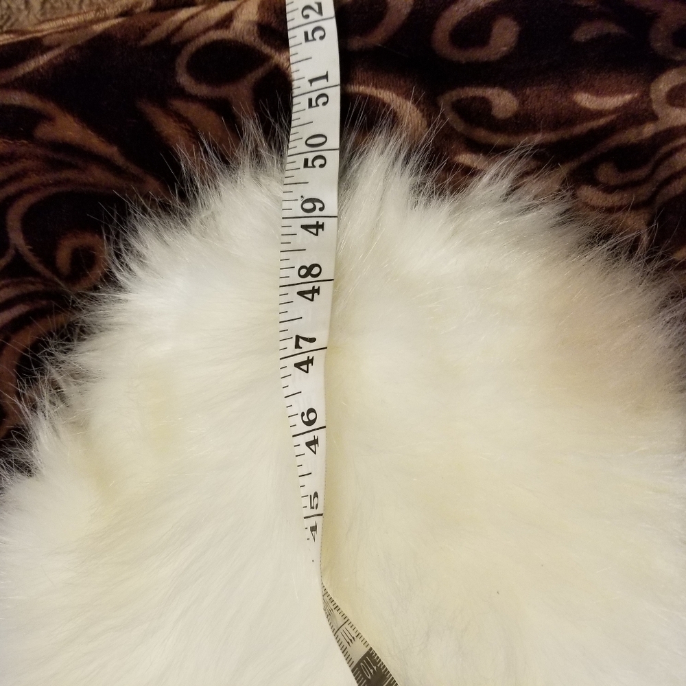 Windsor Luxurious White Faux Fur Shoulder Throw With Silk Lining